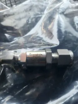 SWAGELOK SS-4C1-1/3 STAINLESS STEEL POPPET CHECK VALVE FNSP