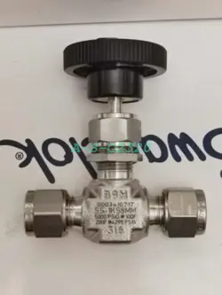 1PC SWAGELOK SS-1KS8MM STAINLESS STEEL INTEGRAL VALVE CAP NEEDLE VALVE