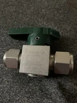 SWAGELOK SS-8P6T STAINLESS STEEL QUARTER TURN INSTRUMENT PLUG VALVE, 1/2