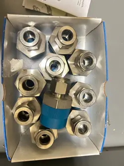 CONNECTOR 1/2IN
