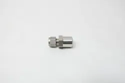 BOX OF 25 SWAGELOK SS-600-1-8W STAINLESS CONNECTOR 3/8IN TUBE X 1/2IN PIPE WELD