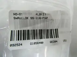 PACK OF 25 SWAGELOK SS-600-1-8 STAINLESS MALE CONNECTOR 3/8IN TUBE X 1/2IN NPT