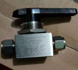 SWAGELOK SS-45S8 BALL VALVE 40 SERIES 2500 PSI, 1/2