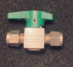 NUPRO SWAGELOK SS-4P4T QUARTER TURN VALVE - MADE IN THE USA