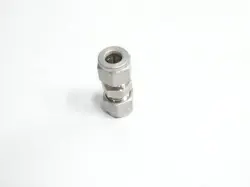 25 SWAGELOK SS-600-6