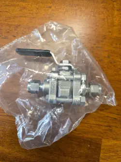 SWAGELOK STAINLESS STEEL 3-PIECE 60 SERIES BALL VALVE, SS-62TS4 1/4”