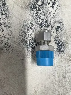 1- SWAGELOK STAINLESS STEEL CONNECTOR, 1/4