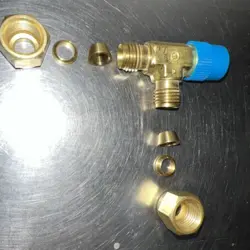 SWAGELOK BRASS TEE