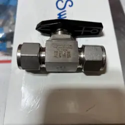 NEW SWAGELOK SS-43GS8 1/2