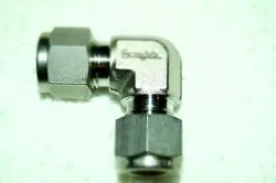 SWAGELOK STAINLESS STEEL TUBE UNION ELBOW 3/8 IN. TUBE OD (SS-600-9)