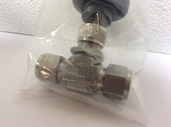 SWAGELOK SS-1VS8  NEEDLE VALVE