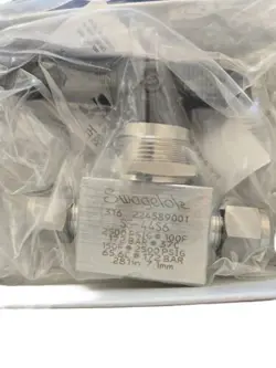 SWAGELOK SS-44S6 STAINLESS STEEL MANUAL VALVE 