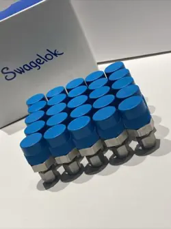 SWAGELOK SS-400-1-8 MALE CONNECTOR 1/4 TUBE X 1/2 MALE PIPE NEW BOX OF X25⚡️✅