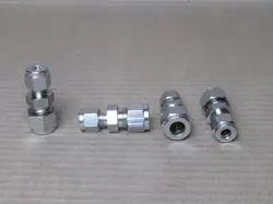 NEW LOT OF 4 PARKER/SWAGELOK 1/4