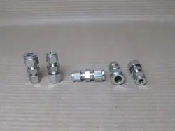 NEW LOT OF 5 PARKER/SWAGELOK 1/4