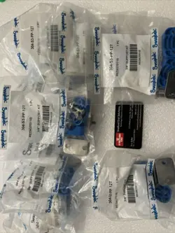 9 NEW SWAGELOK 304-S3-PP-12T  3/4” SUPPORT KIT TUBE STAINLESS LOT OF 9