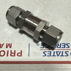 NEW SWAGELOK SS-CHS8-KZ-1/3 STAINLESS STEEL POPPET CHECK VALVE, 1/2 INCH