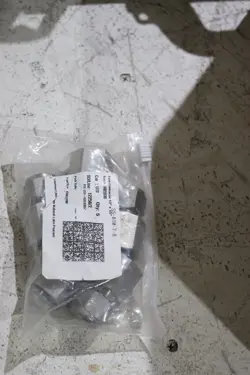 LOT 5 SWAGELOK STAINLESS STEEL CONNECTOR, 1/2