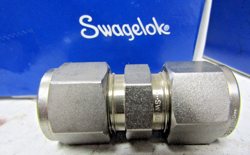 ✌️NEW SWAGELOK SS-810-6 STAINLESS STEEL COMPRESSION TUBE UNION 1/2” O.D