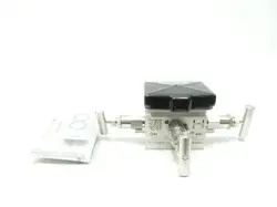 SWAGELOK SS-V3NBF8-FL STAINLESS INSTRUMENT MANIFOLD 6000PSI