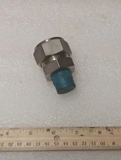 MNPT SS-1610-1-8 FITTING