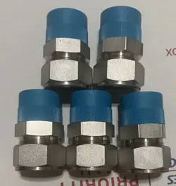 BRAND NEW SWAGELOK 1” MALE CONNECTORS LOT OF 5 SS-1610-1-16