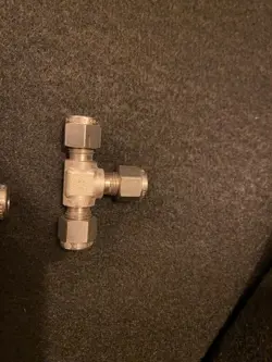 SWAGELOK SS-3200-3 TUBE FITTING UNION TEE 2 IN 3 PORTS STAINLESS STEEL
