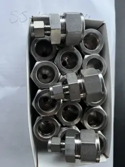SWAGELOK SS-1210-6-4 STAINLESS STEEL REDUCING UNION 3/4
