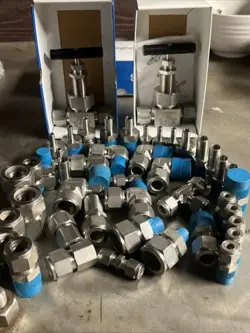 LOT OF 45 NEW SWAGELOKS FITTINGS