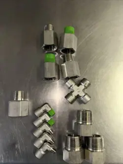 LOT OF 14 SWAGELOK CAJON PIPE FITTINGS & 1 PARKER PIPE FITTING