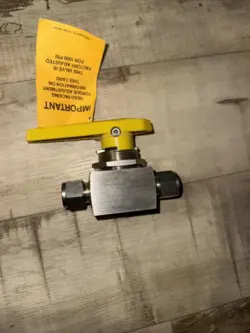WHITEY SS-45S8-1466 BALL VALVE 1/2 IN. SWAGELOK TUBE FITTING NEW