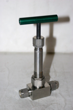 3/8 TUBE 316SS NEEDLE VALVE SWAGELOK SS-6UW