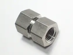 SWAGELOK STAINLESS STEEL PIPE HEX COUPLING, 1/4
