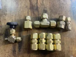LOT OF BRASS SWAGELOK 1/2