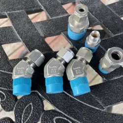LOT OF 6 SWAGELOK STAINLESS FITTINGS