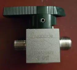 SWAGELOK, SS6P6T, SS QUARTER- TURN INSTRUMENT PLUG VALVE, 3/8