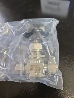 NEW SWAGELOK SS-1RS6 NEEDLE VALVE SS1RS6 (NEW)