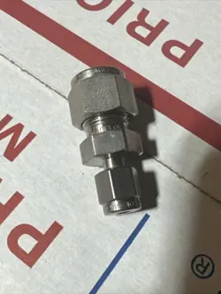 NEW SWAGELOK TUBE FITTING, REDUCING UNION, 3/8 IN. X 1/8 IN. TUBE OD