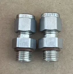 LOT OF 2: SWAGELOK 1/4