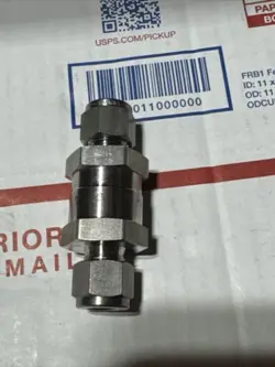 NEW SWAGELOK STAINLESS STEEL POPPET 6000 PSI CHECK VALVE, 3/8