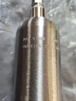 SWAGELOK DOUBLE-ENDED CYLINDER, 150CM3, 304L, DOT-3E 1800,304L-HDF4-150