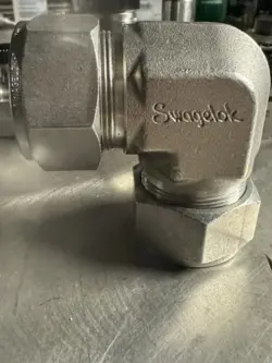 SWAGELOK  ELBOW UNION FITTING 3/4