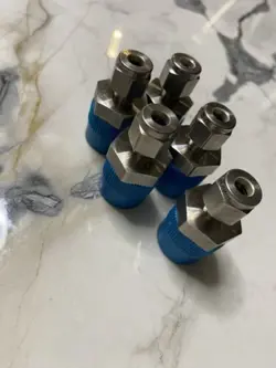 LOT-5PC SWAGELOK STAINLESS STEEL FITTING, 1/4