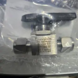1 SWAGELOK SS-43GS6-SC11 BALL VALVE 3/8 SC-11 NEW