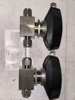 2 NEW SWAGELOK SS-44VS6-LL 3/8