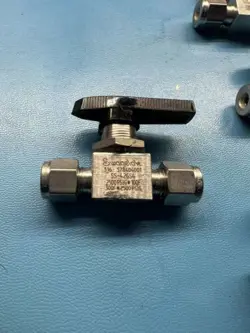 SWAGELOK SS-42GS4 316 VALVE 1/4