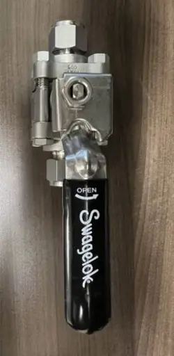SWAGELOK SS-63TS8 BALL VALVE STAINLESS STEEL NEW