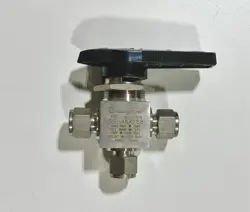 SWAGELOK SS-45XTS8 1-PIECE 40 SERIES 3-WAY BALL VALVE, 1/2