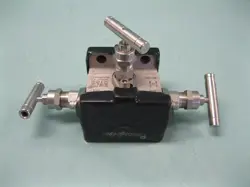 SWAGELOK SS-M3PPFL VALVE INSTRUMENT MANIFOLD
