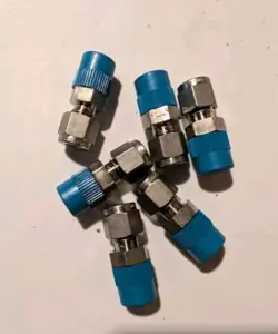6  SWAGELOK TUBE FITTING, SS-400-1-4 FOR 1/4